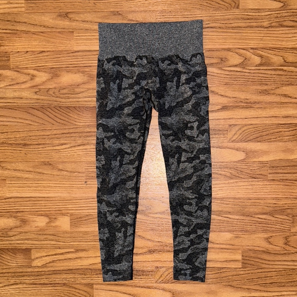 NVGTN Size Small Black Camo Seamless Leggings Sexy Workout Booty Flattering Gym